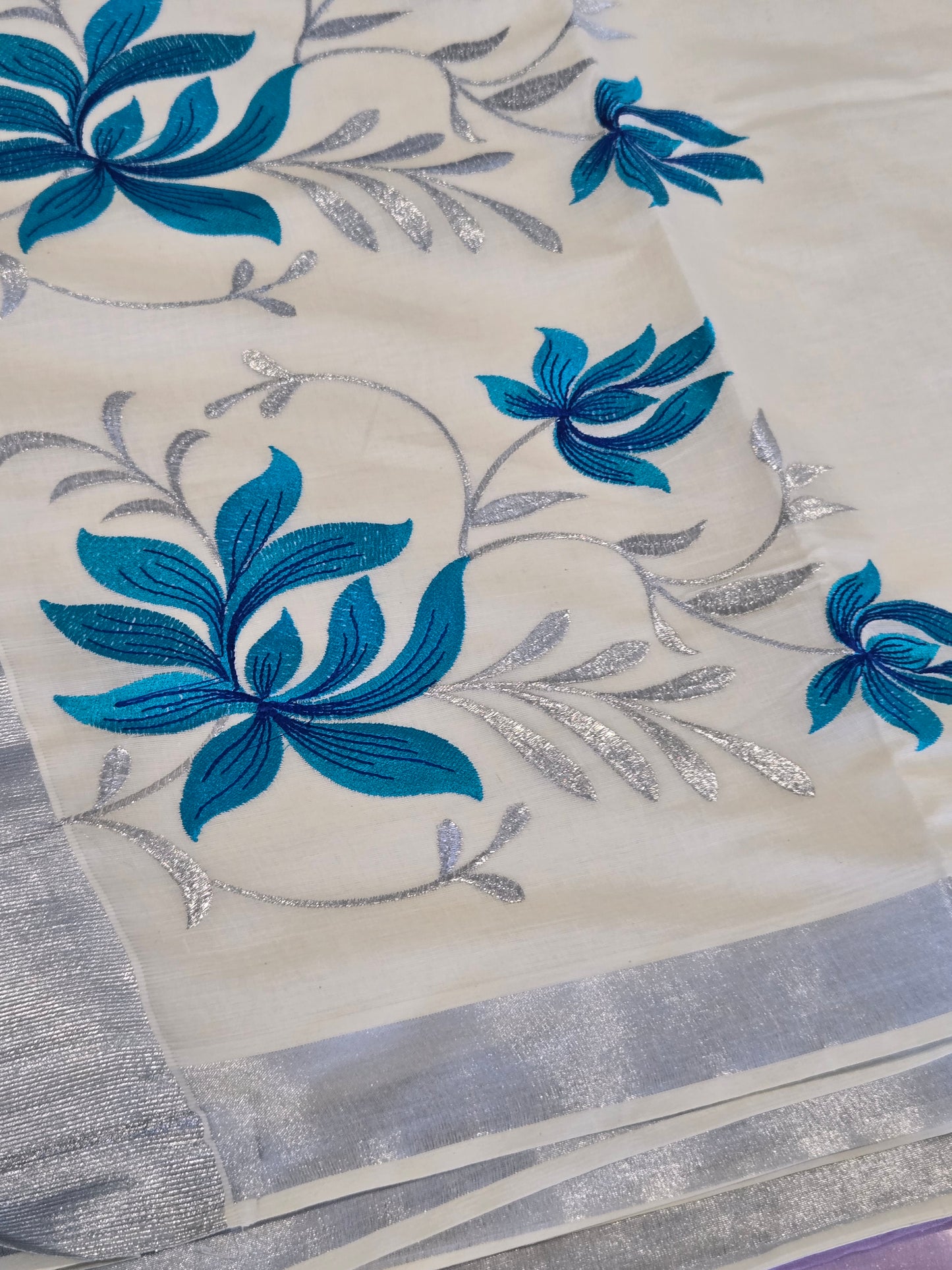 ✨️KERALA COTTON SAREE WITH  EMBROIDERY Floral Design✨️