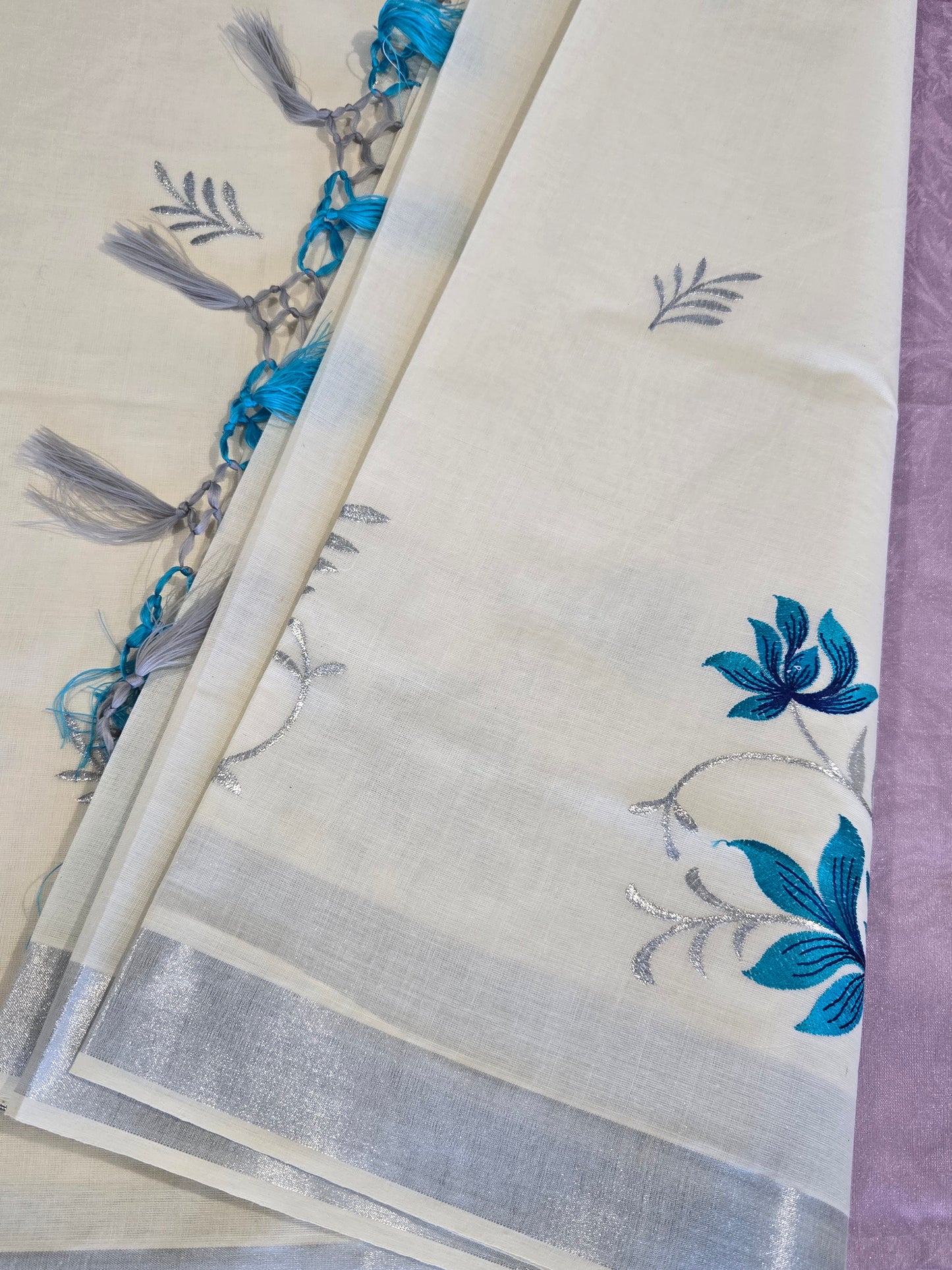 ✨️KERALA COTTON SAREE WITH  EMBROIDERY Floral Design✨️