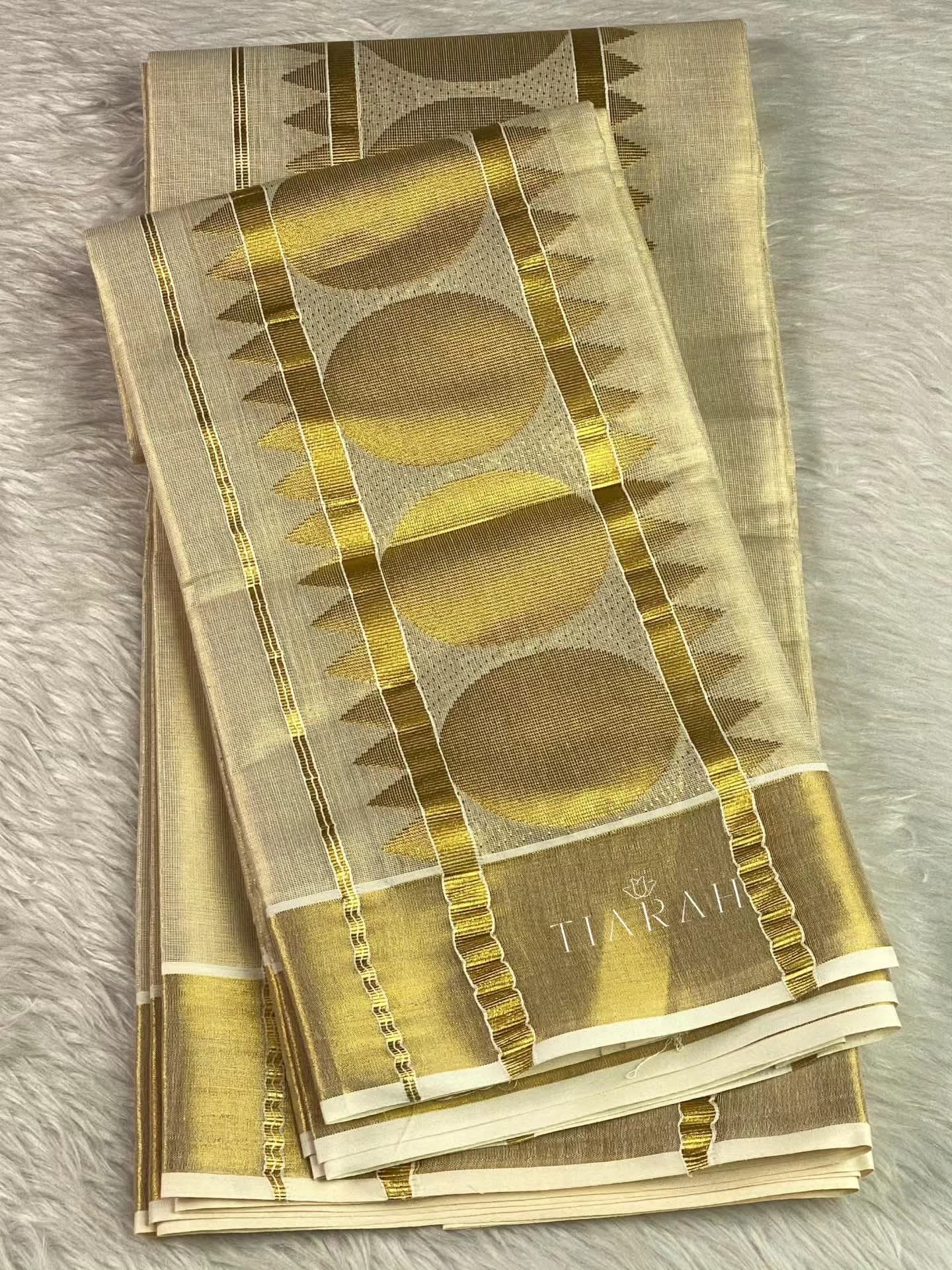 Kerala Kasavu Tissue Set Mundu