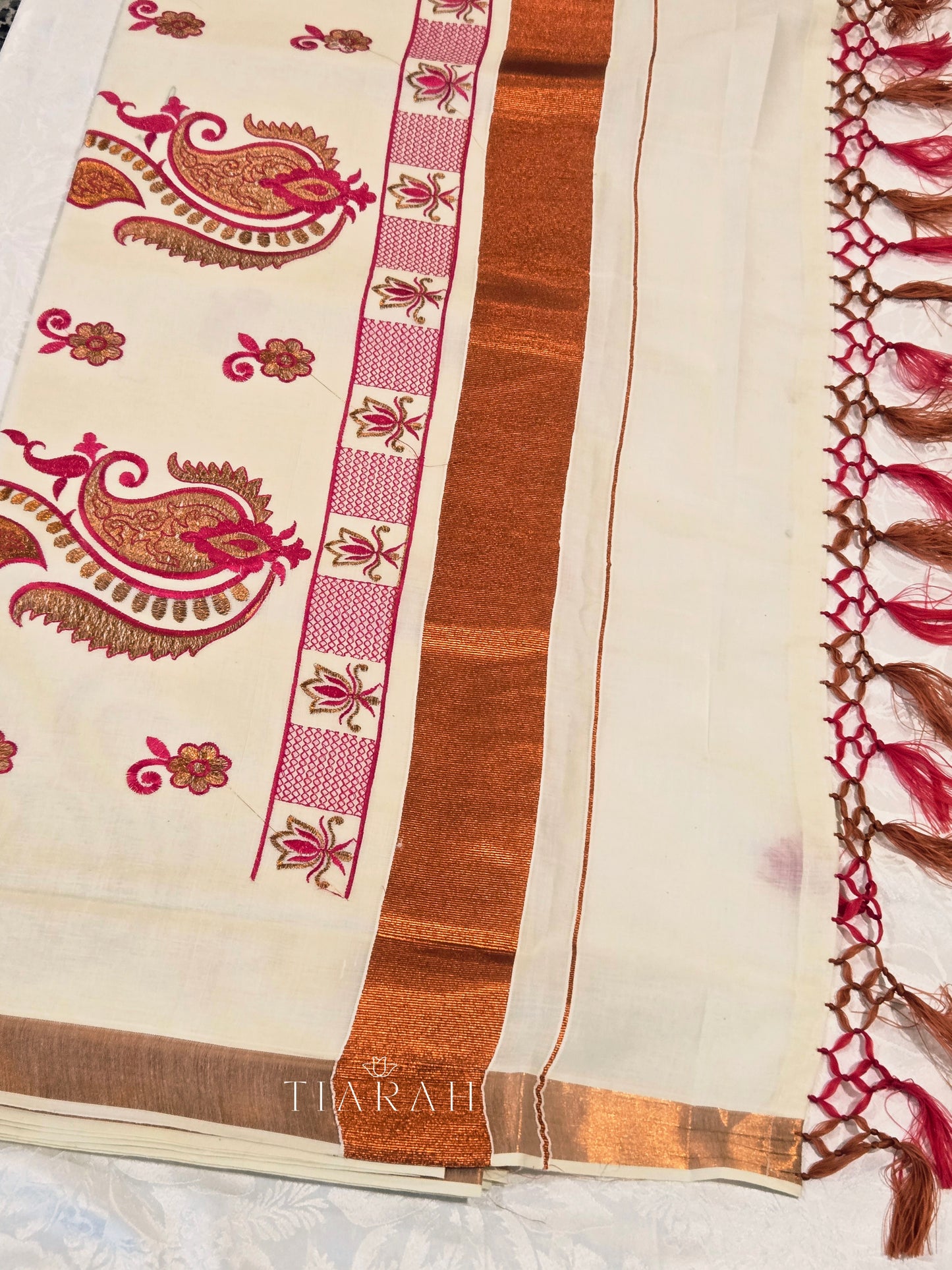 ✨️KERALA COTTON SAREE WITH  EMBROIDERY Floral Design✨️